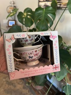 New Tea for Two, Mommy & Me Tea Set 2 Butterfly Teacups & 2 Saucers