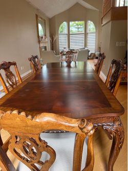 Dining room table with 6 chairs
