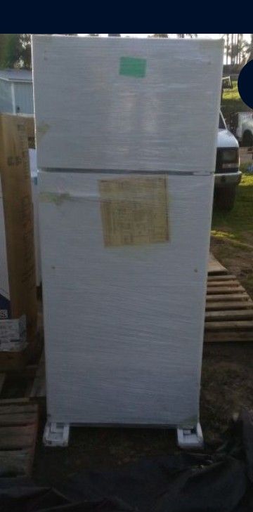 GE Refrigerator New $250
