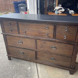 Nice Wood Made in Vietnaia Standard Furniture Dresser With 7 Drawers 