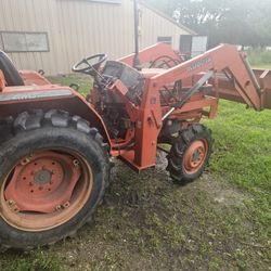 32hp 4wd Kubota Diesel Tractor With Loader.needs Clutch