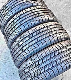 205 55 16 vendo un juego de llantas usadas en excelente condición marca GOODYEAR