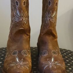 Shania Twain Distressed Boots