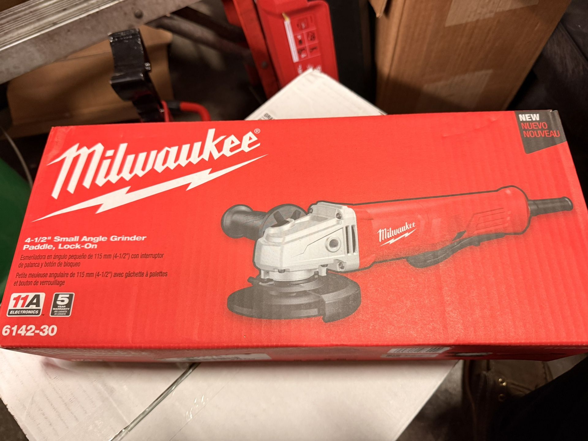 MILWAUKEE ANGLE GRINDER