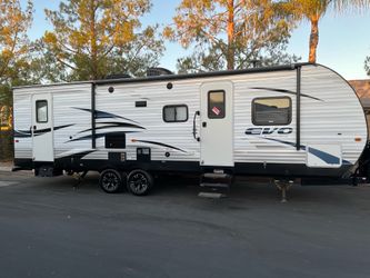 2018 EVO 32 foot Travel trailer
