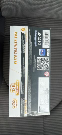 Pokémon TCG 30th Celebration Elite Trainer Box English Pikachu