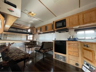 2004  Tahoe Hauler 5th wheel 33’
