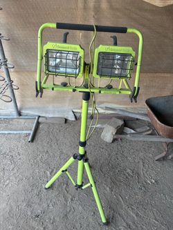 LED Shop Lights – Excellent Condition