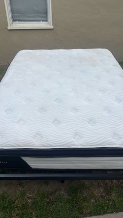 Aventco Queen mattress w/frame