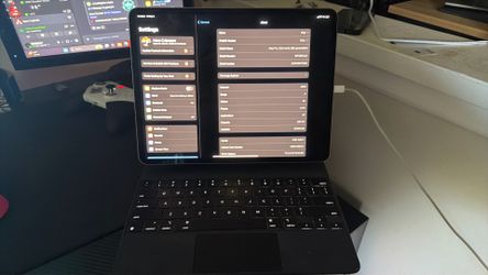 iPad Pro 12.9 6th gen With apple keyboard AT&T service.