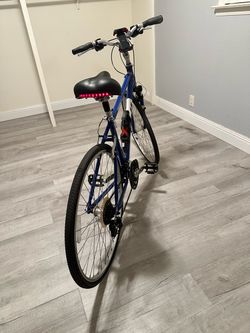 Fuji Crosstown 2.0 hybrid bike, tuned recently, needs tubes.