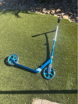 Razor blue scooter