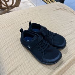 Womens Barefoot Black Sneakers Size 34