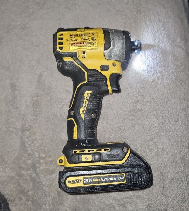 DeWALT 20V MAX Brushless Impact Driver (DCF809) + Battery