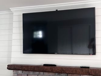 Samsung 55 in smart tv and bracket