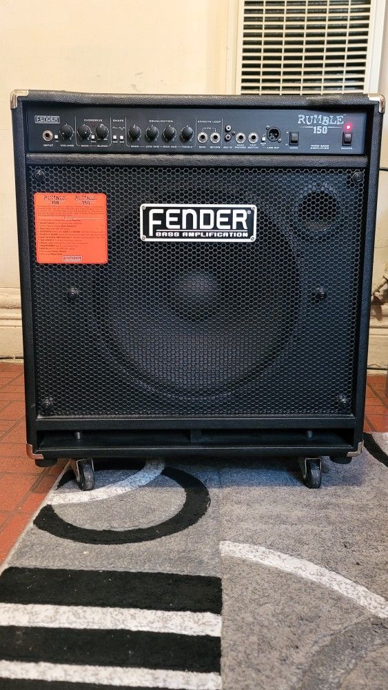FENDER RUMBLE 150 BASS AMPLIFIER 2 CHANNEL CLEAN AND DISTORTION 150 WATTS 1X15 SPEAKER IN BLACK COLOR.