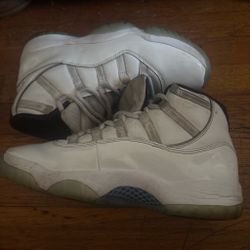Air Jordan 11 legend blue