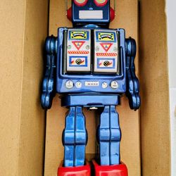 COLLECTOR - NIB  Robot 2000 - The Millennium Robot - by Schylling - 1997
