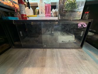 T11 Animal Plastics Enclosure