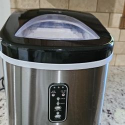 Like New Counter Top Ice Maker TESTED Works Well