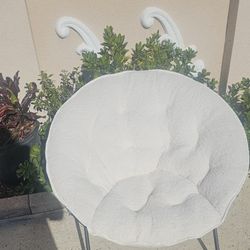 Round, saucer, folding chair