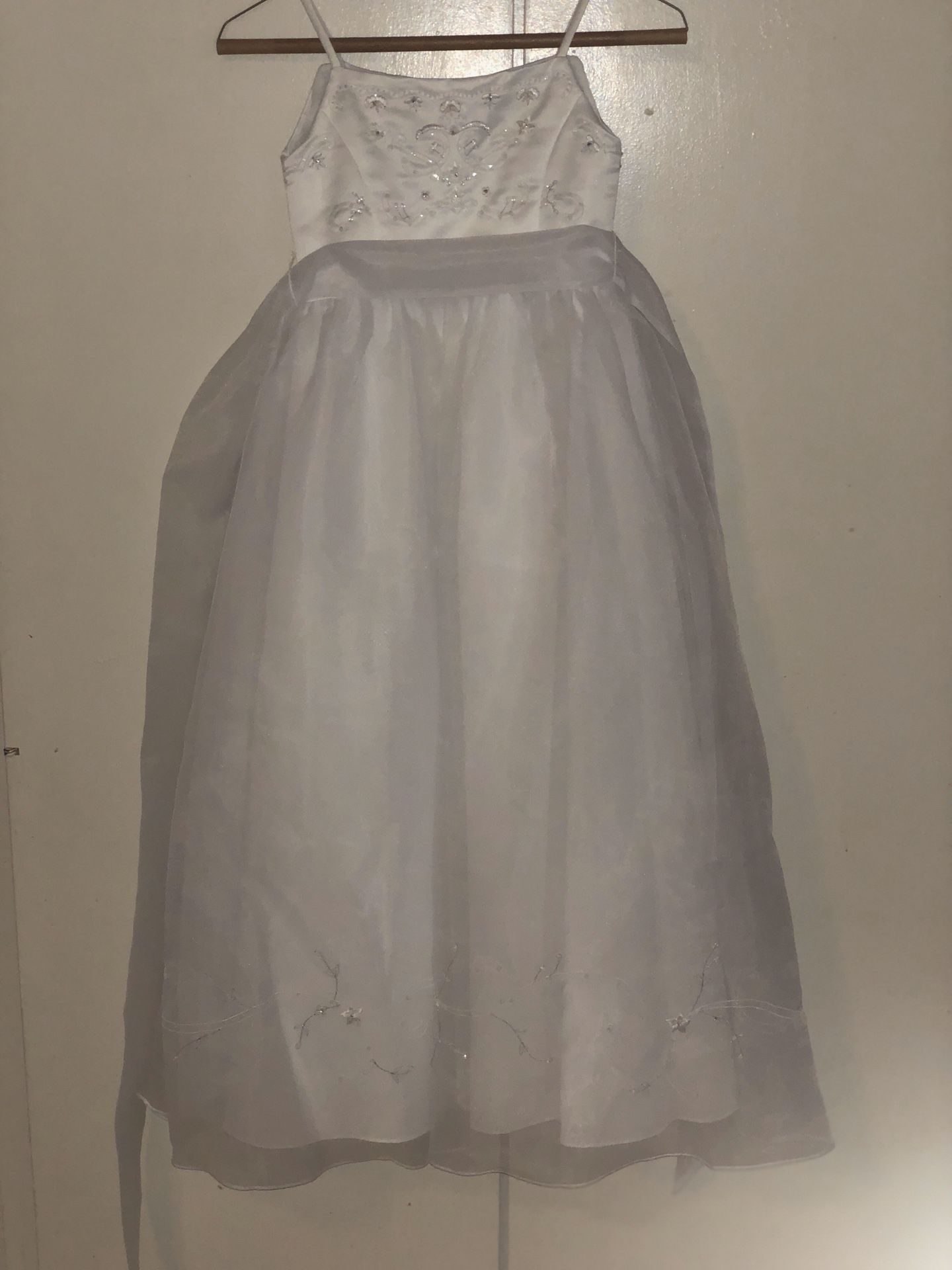 David’s bridal flower girl dress. Size 7 in children worn 1x