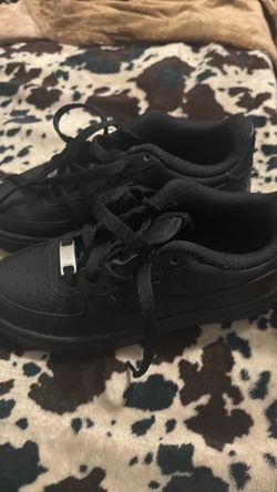 Nike black shoe