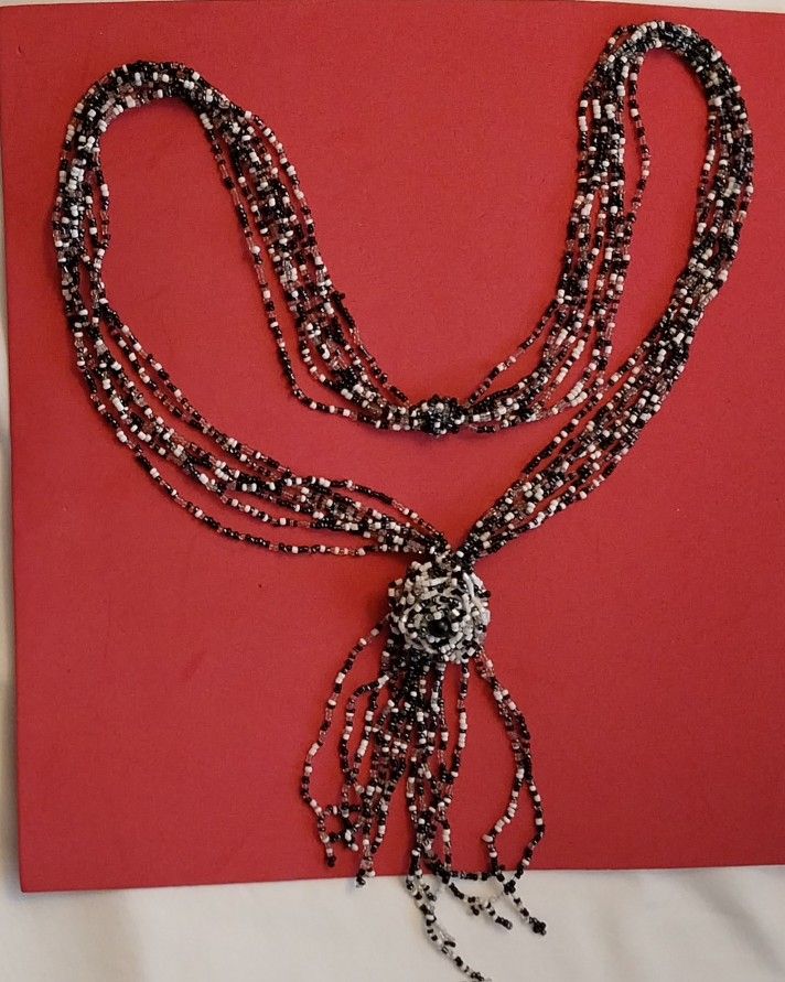 Hadmade Neutral Color Bead Necklace Hippe Desing