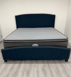 Beautiful King size bed, mattress and boxspring included for free. Delivery available for an additional cost.