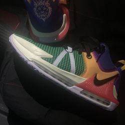 new lebron james . Basketball shoes..size12