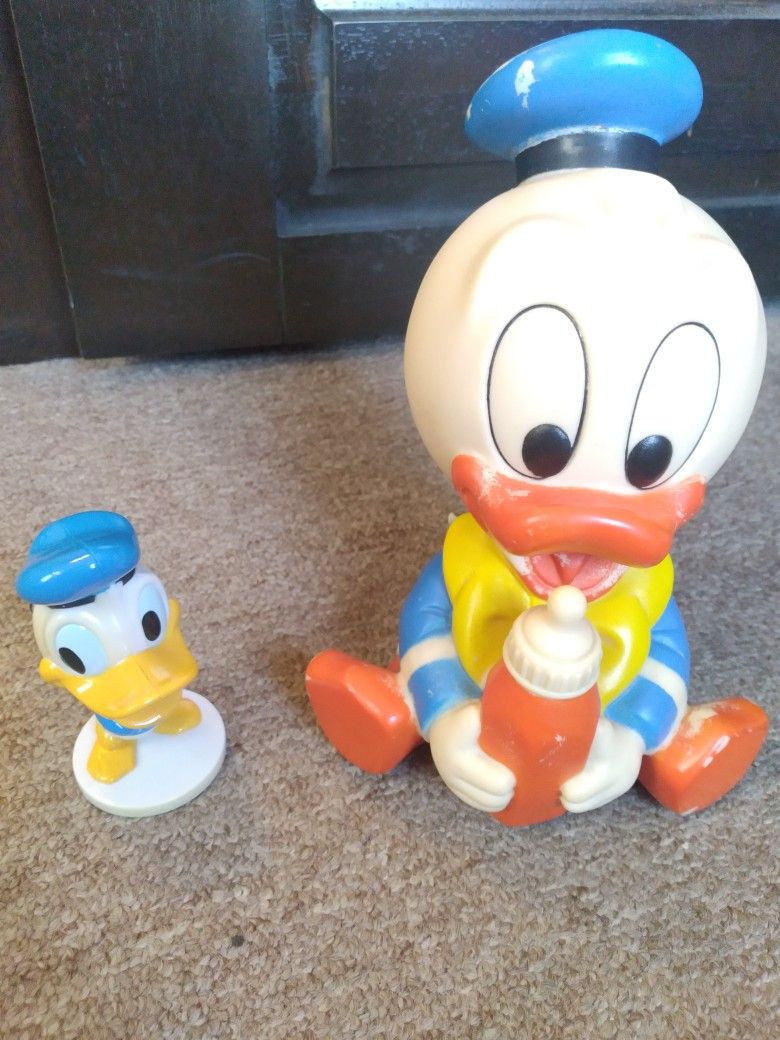 2 Vintage Donald Duck toys. A squeak toy, and a bobblehead toy