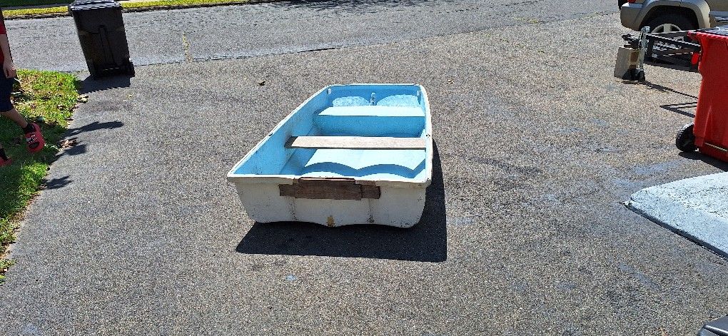 Small Boat 3 People