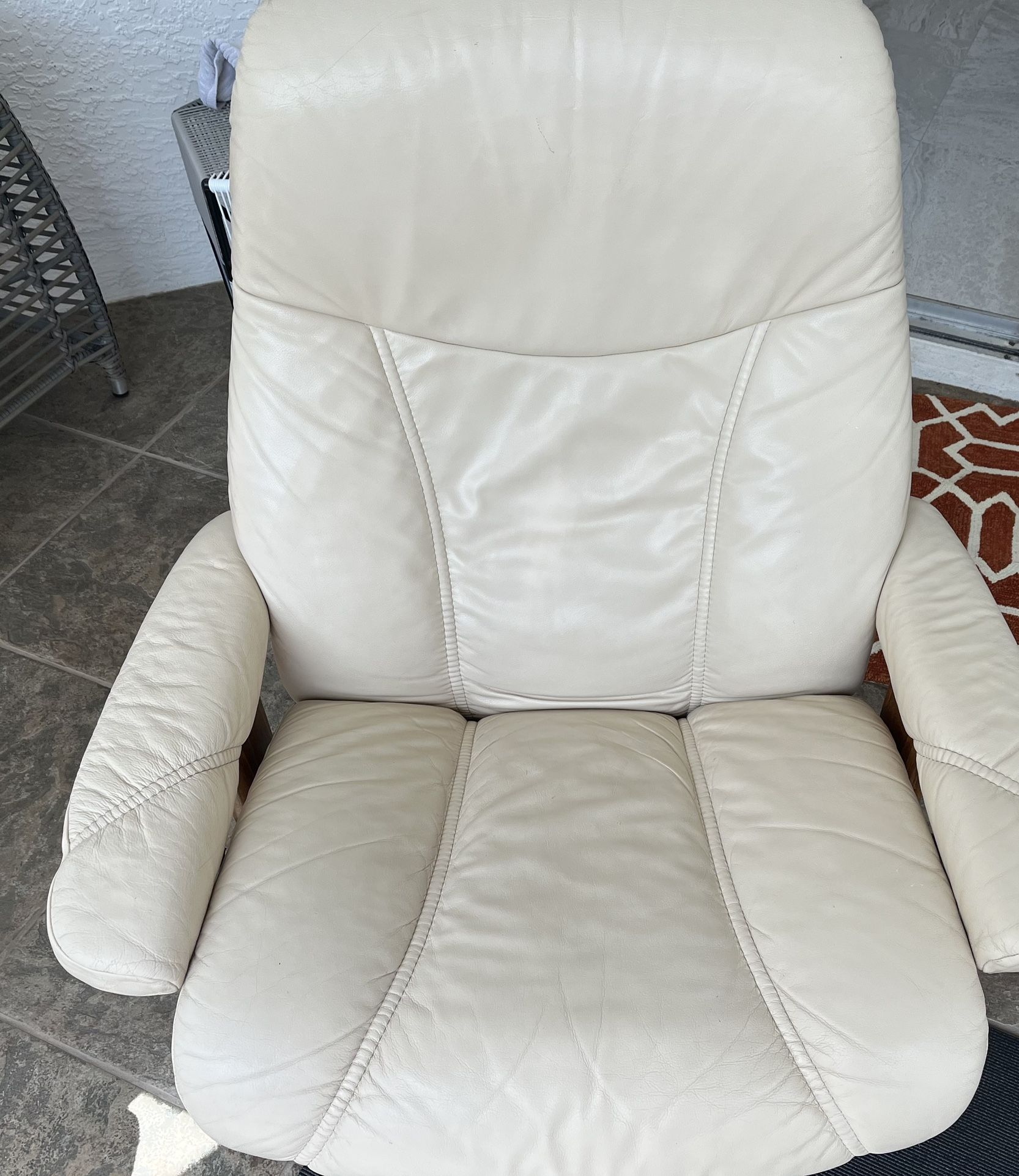 Stressless Chairs (large And Medium) No Ottoman 
