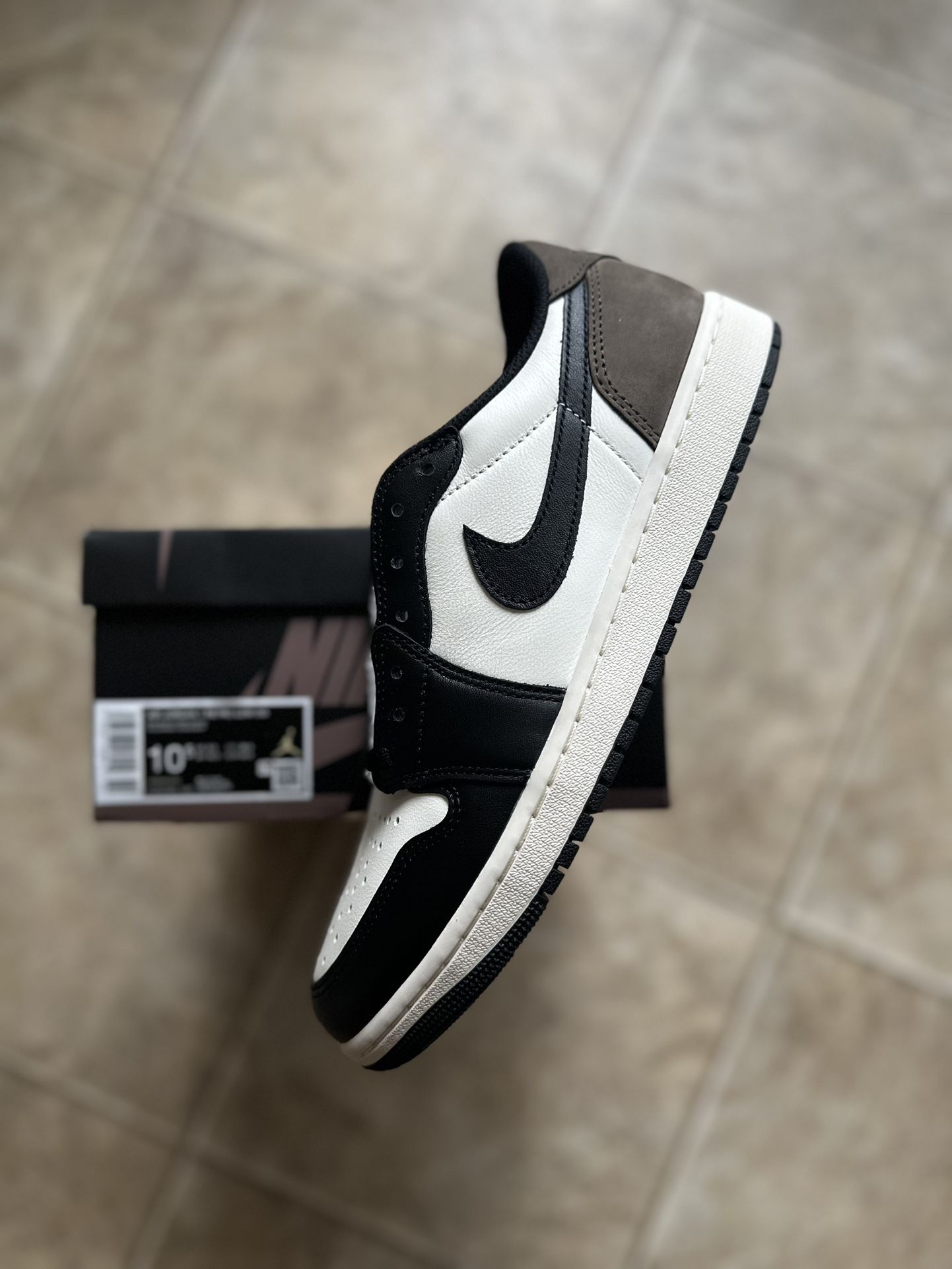 Jordan 1 Retro low OG Mocha Size 10.5