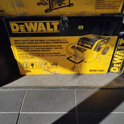 Dewalt Heavy Dutu 225 Psi Max 4.5 Gallon Electric Wheeled Portable Compressor
