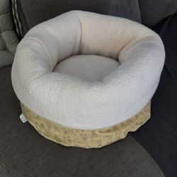 99% New Cat/Dog  Bed 