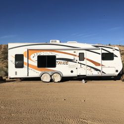 2008 26’ Tahoe Toyhauler Light with Tub FS W/ Fuel Station Dry Weight 5545 