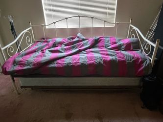 White Metal Daybed Frame with Floral Finials