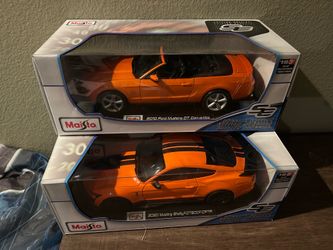 Maisto 1:18 Ford Mustangs Lot Of 2