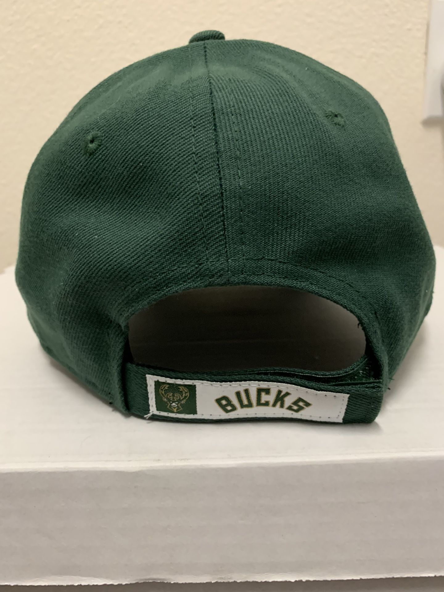 Milwaukee Bucks - T-Shirt & Cap - Set - (New)