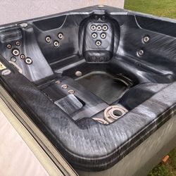 6-8 Essential’s Spa 