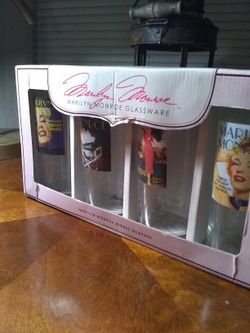 Marilyn Monroe Collectable glasses and shot glasses in boxes
