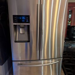 Samsung Refrigerator Works Great