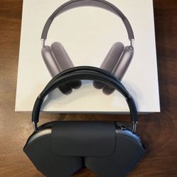 Apple AirPods Max – Black & Silver (Excellent Condition)