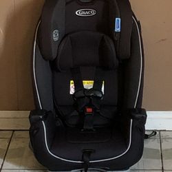 LIKE NEW GRACO SLIM FIT CONVERTIBLE CAR SEAT!!!!