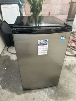 Avanti Mini Fridge