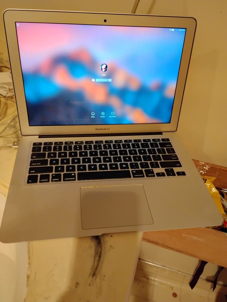Apple MacBook Air A1466 13"
Good screen,dead battery,some dings....
I don't have the password or account password