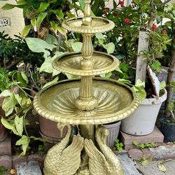 Beautiful Vintage Cast-Iron 3 Tier Water Fountain w/Three Swans. Ok