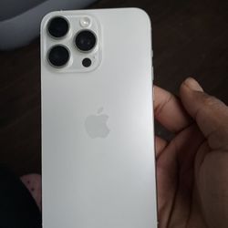 iPhone 15 Pro Max 