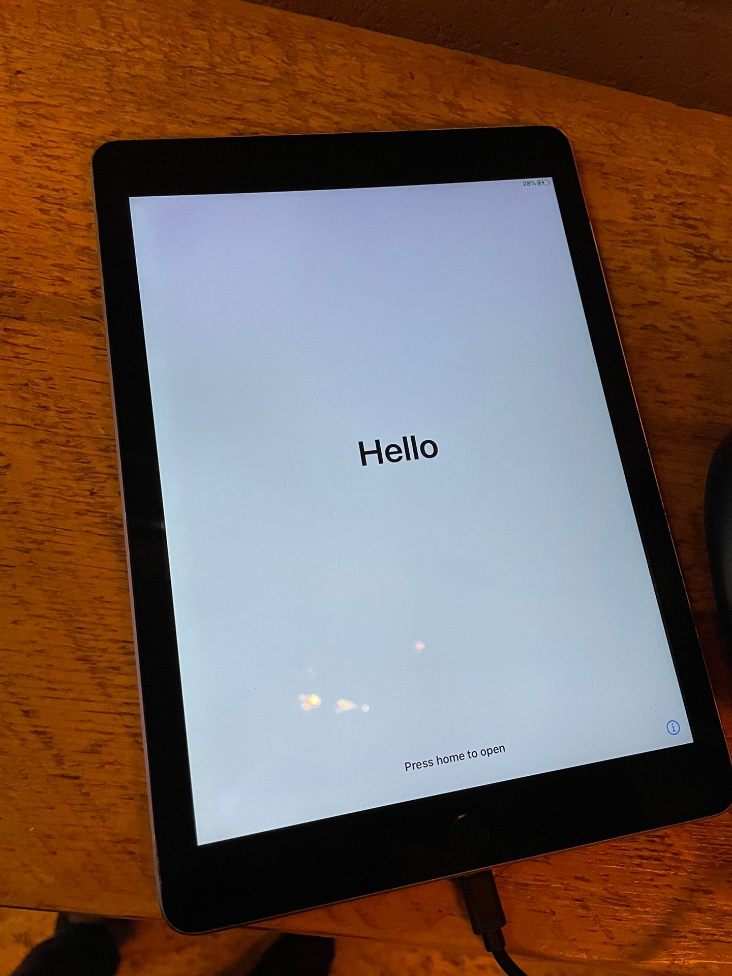 iPad 5th Gen - 128gb - WiFi // Cellular